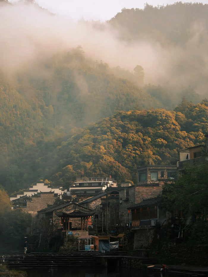 Misty rooftops of an old kiln village