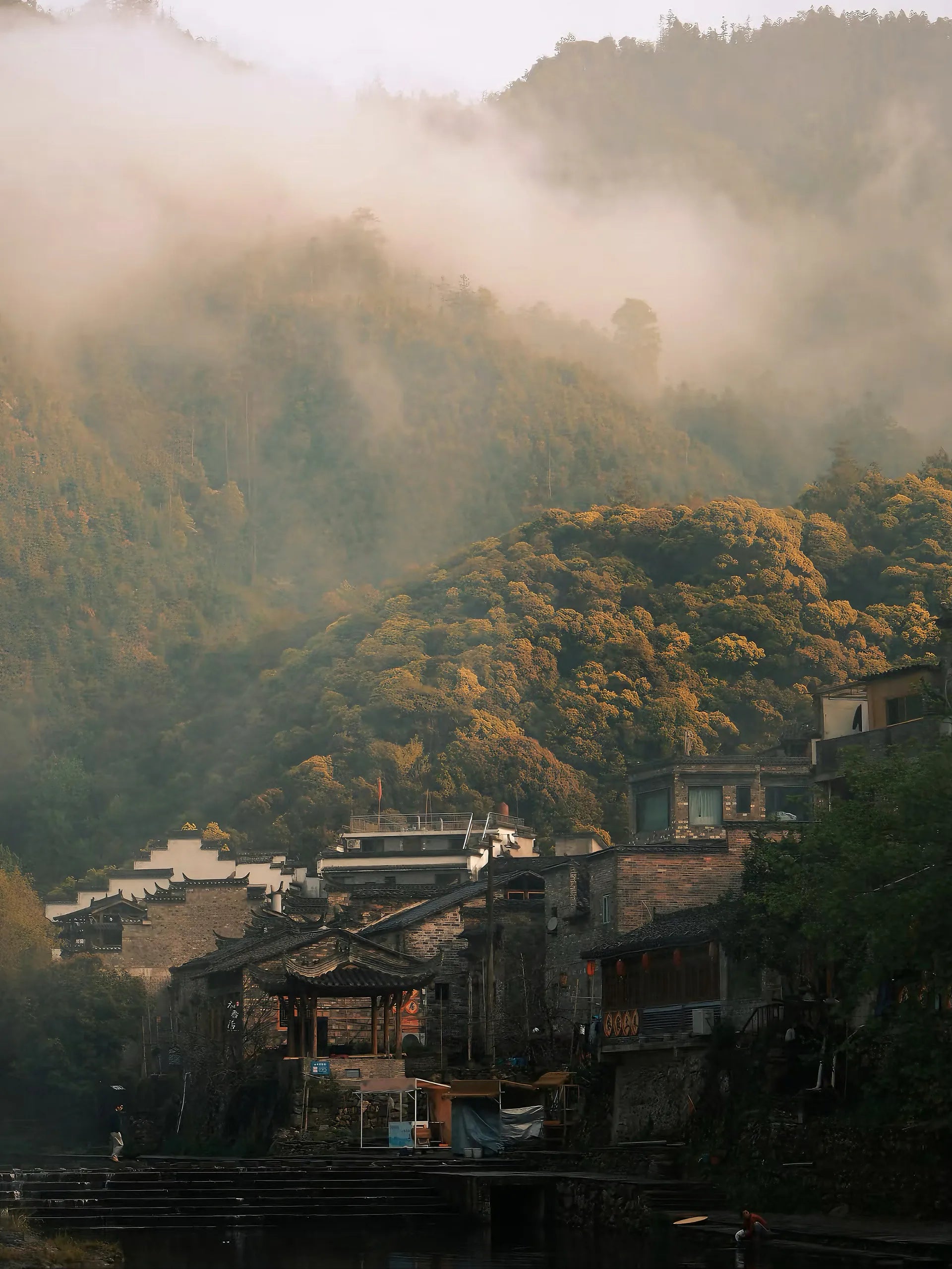 A narrow Jingdezhen lane with porcelain vessels staged in the passage